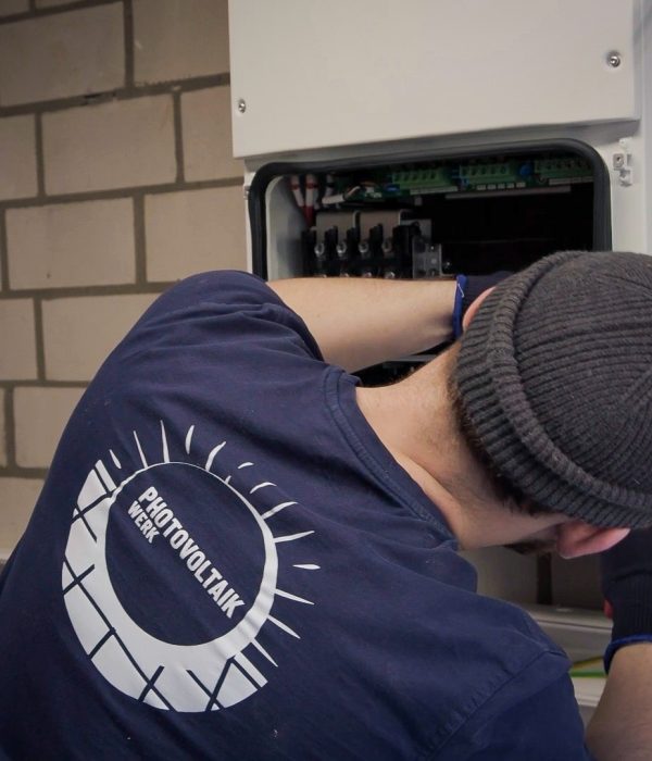 Photovoltaik_Werk_2026_PV_Anlage_Mitarbeiter